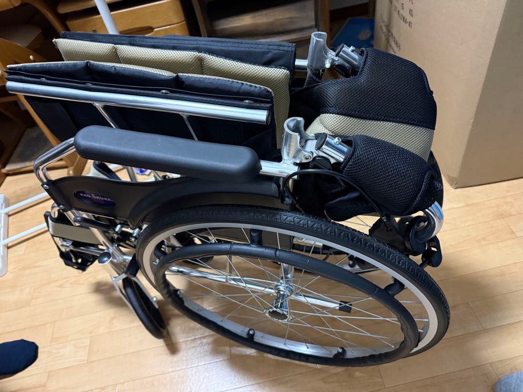 KADOKURA 介助用車椅子 ベージュと黒 チャップス