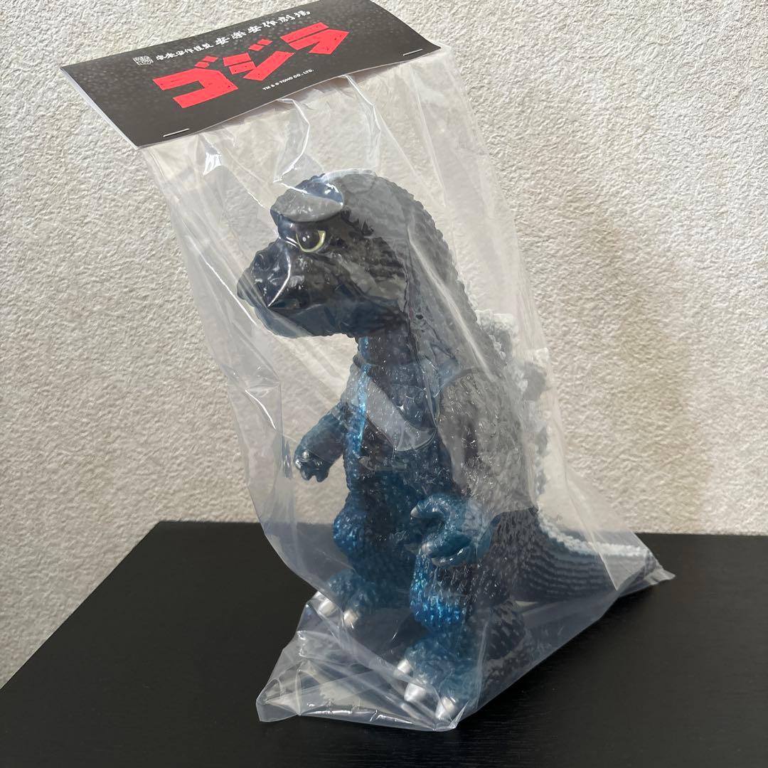 ぴり、メディコムトイ　安楽安作　ゴジラ対メガロ　2期　ソフビ 注目の安楽安作氏の最新作「ゴジラ(2016) (2期)」が日本上陸
