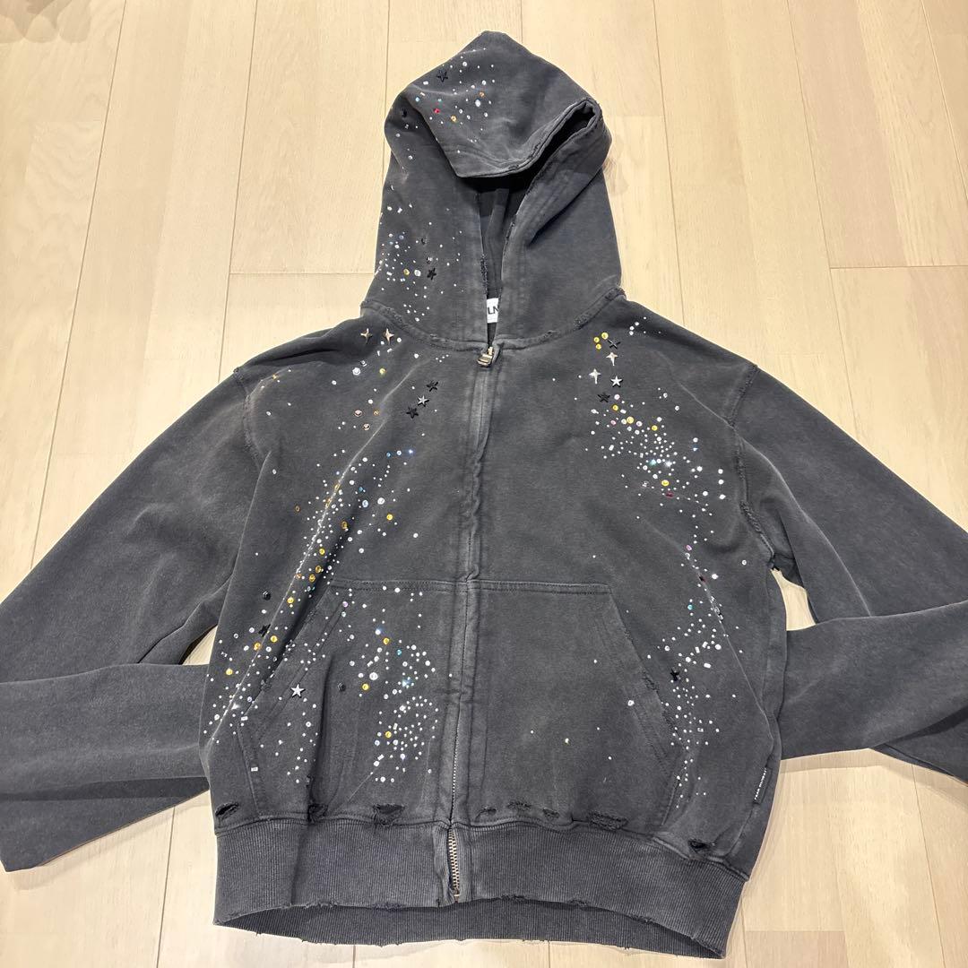 G.E.E.Kラインストーンジップパーカー 短丈 - メルカリ