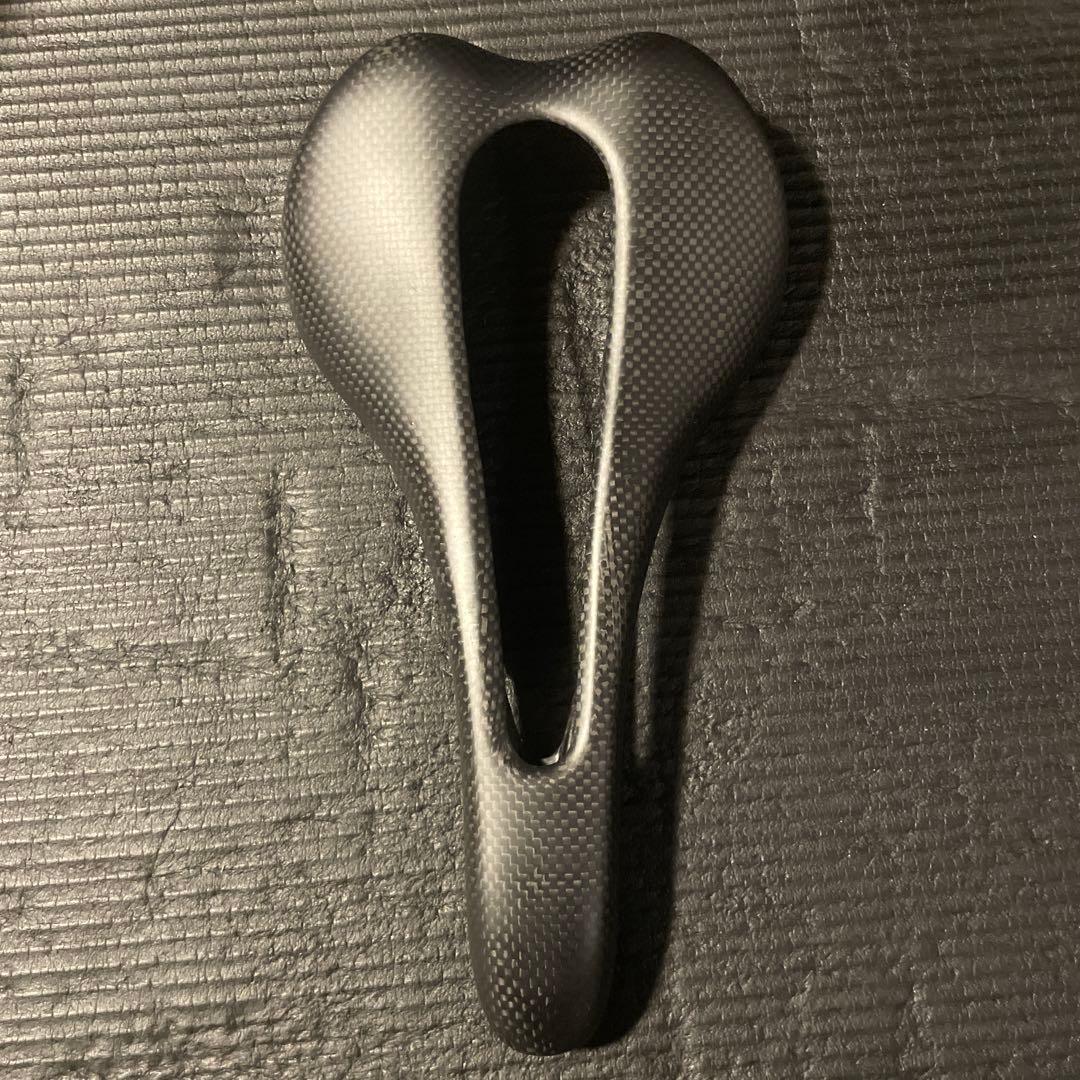 新品未開封フルカーボンサドル フルカーボン サドル SELLE ITALIA セラ