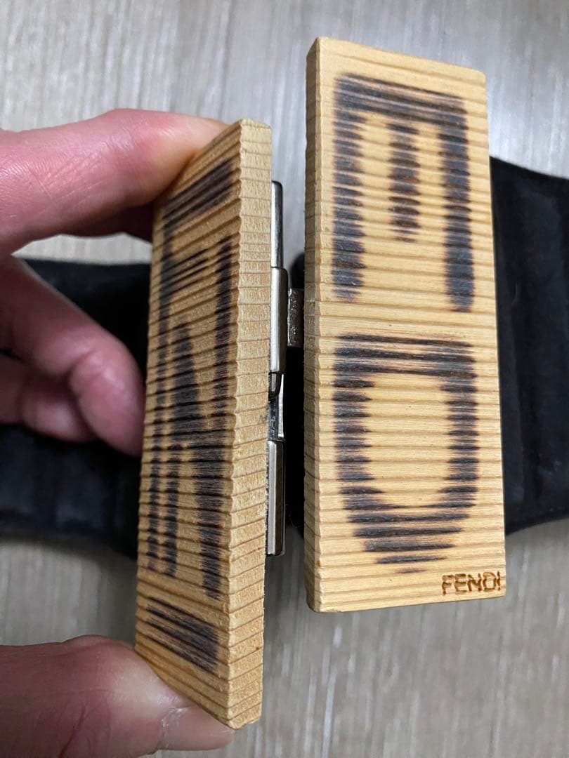 FENDI 幅広ベルト スウェード ウッド 木製 ロゴ レディース