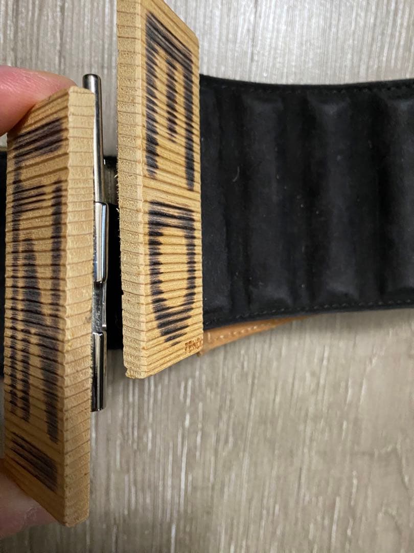 FENDI 幅広ベルト スウェード ウッド 木製 ロゴ レディース