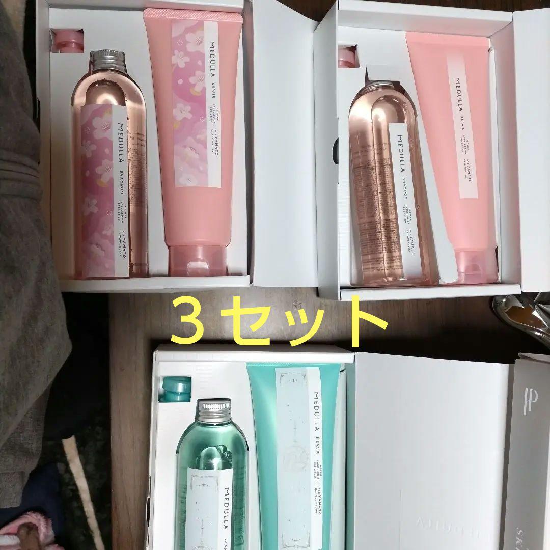 MOLLA シャンプー 3個まとめて 81a1292f8e604f9906839b80cf097b