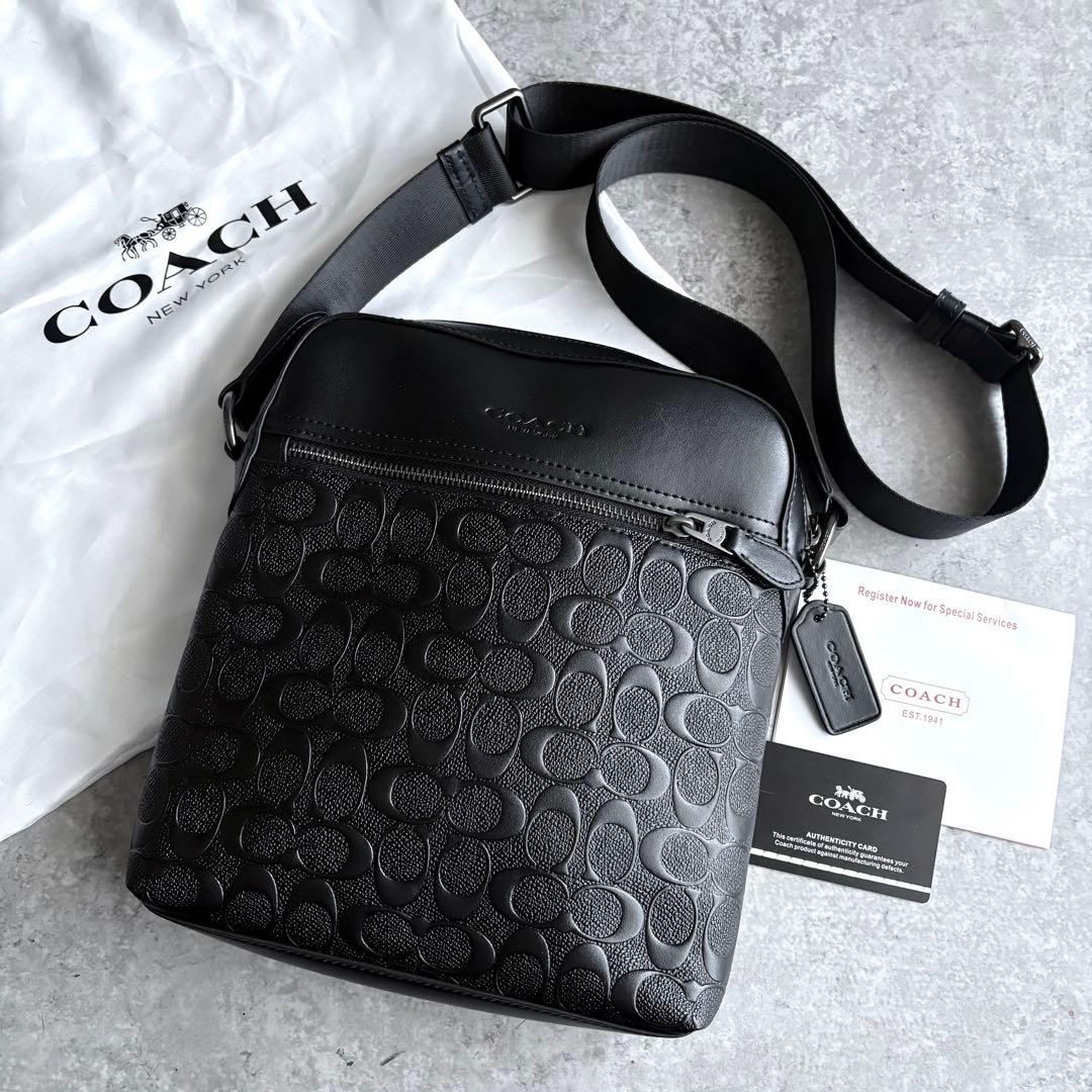 【極美品】COACH シグネチャー フライトバッグ ショルダーバッグ チャーム付 COACH（コーチ） 国内発送 バッグ メンズ ショルダーバッグ