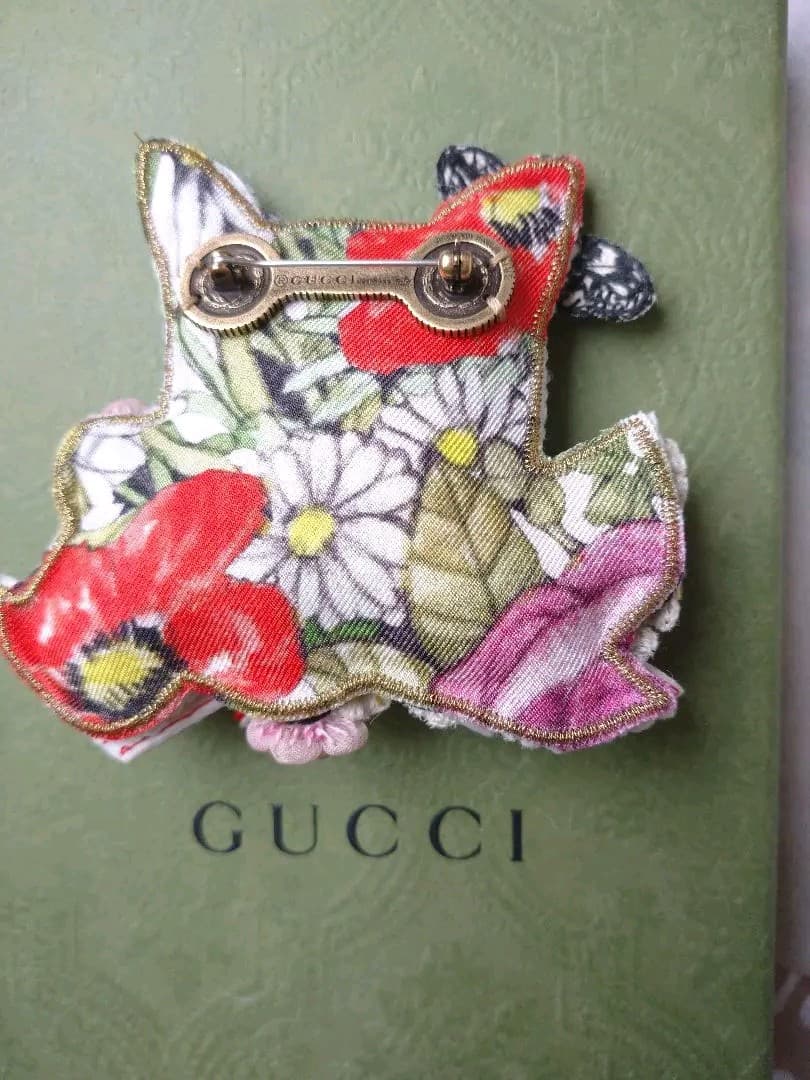 希少】GUCCI ヒグチユウコ 刺繍ブローチ