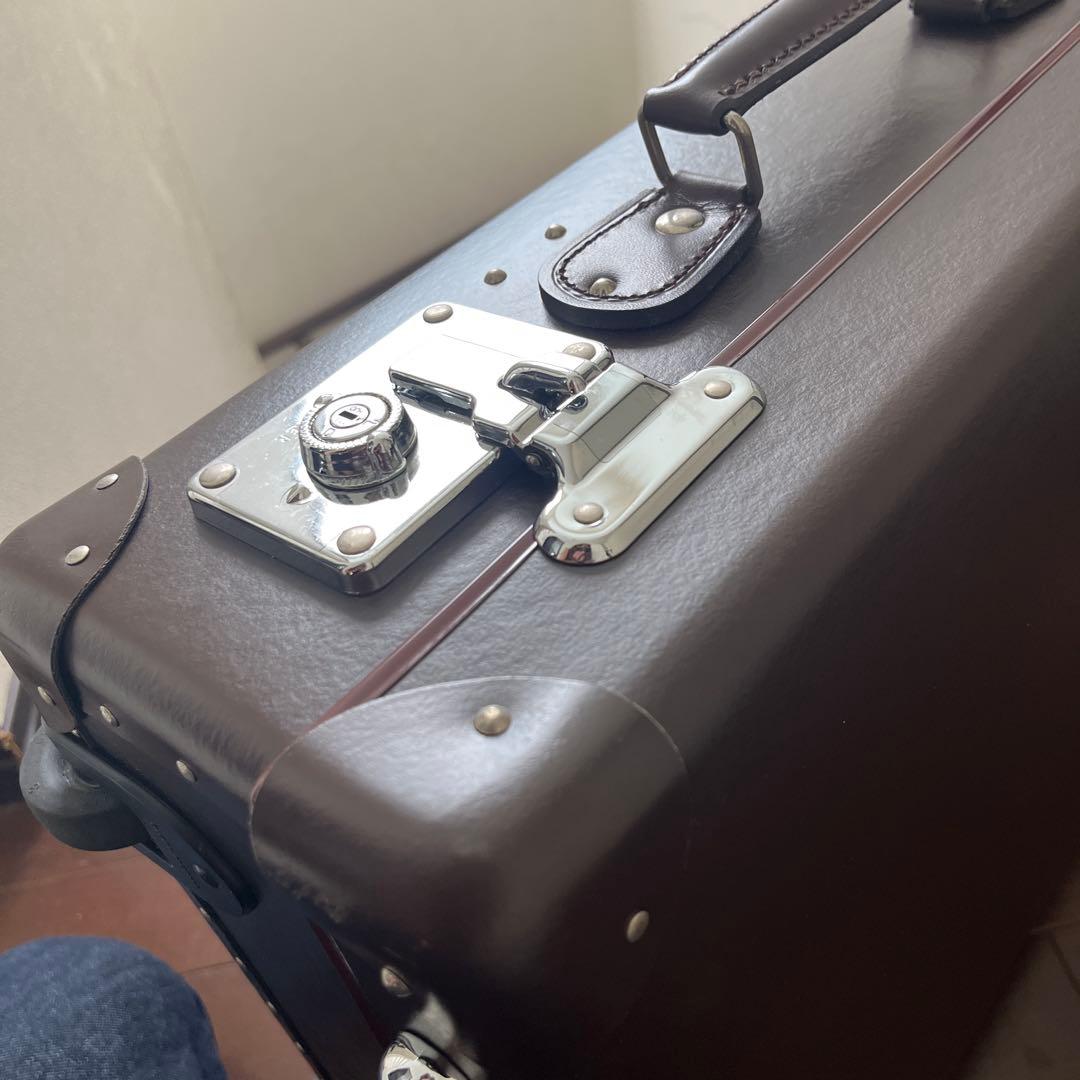 GLOBETROTTER 20インチスーツケースエルメスツイリー付き