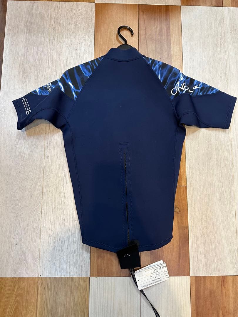 オニール　半袖タッパー　1.5x1mm 新品　バックジップ