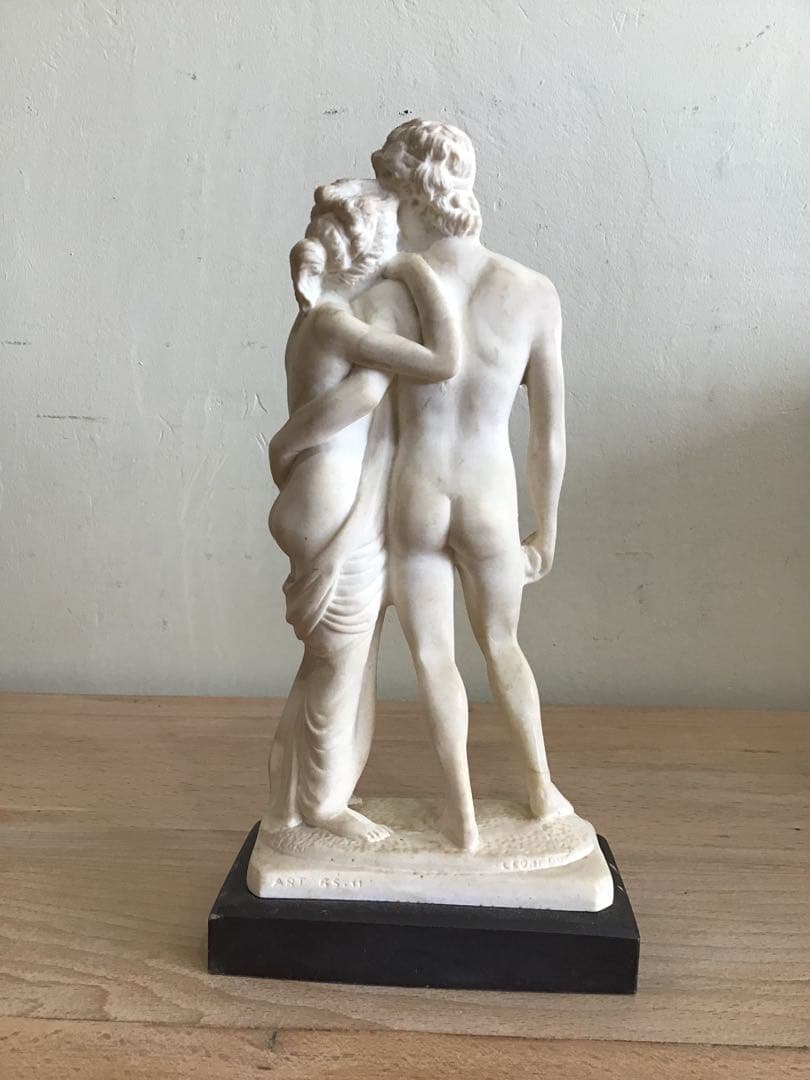 西洋彫刻　男女の抱擁 石膏彫刻 オブジェ　置物　25.5cm