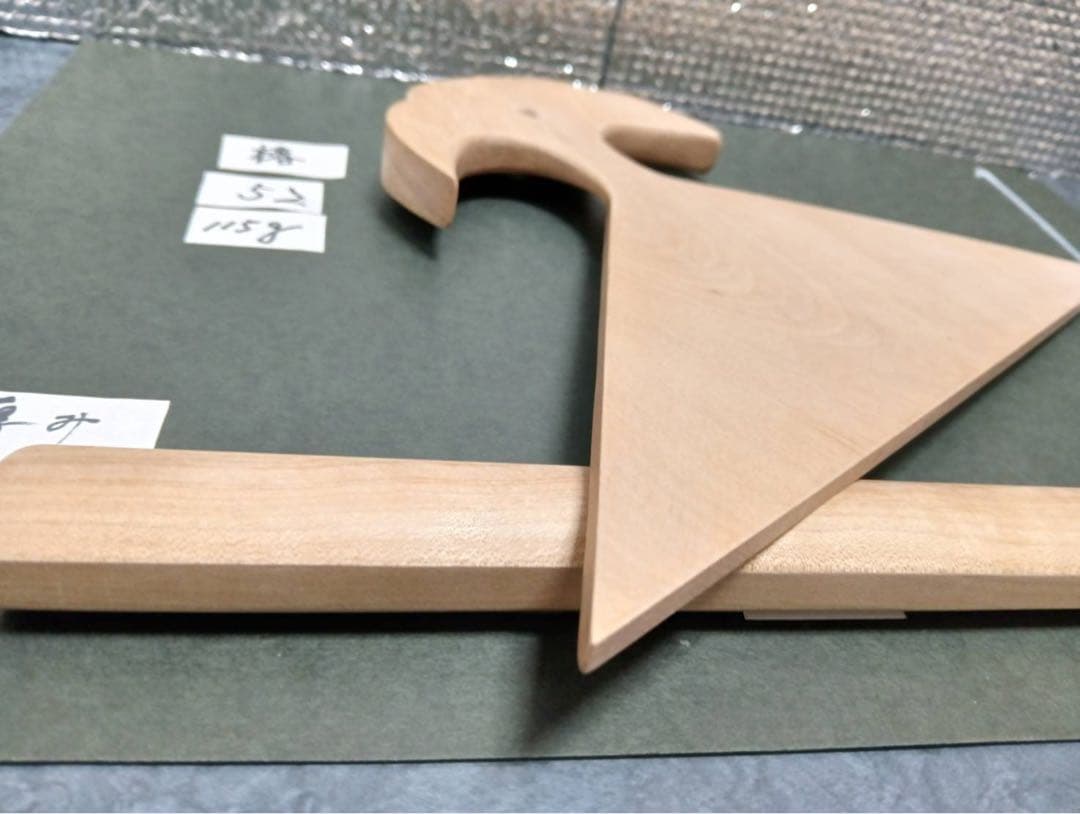 〔52〕薩摩琵琶 撥・椿（26.7cm）