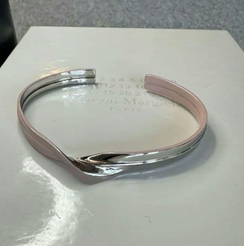 KIDS マルジェラ MM6 KIDS エムエムシックス メゾンマルジェラ キッズ パーカー M60872