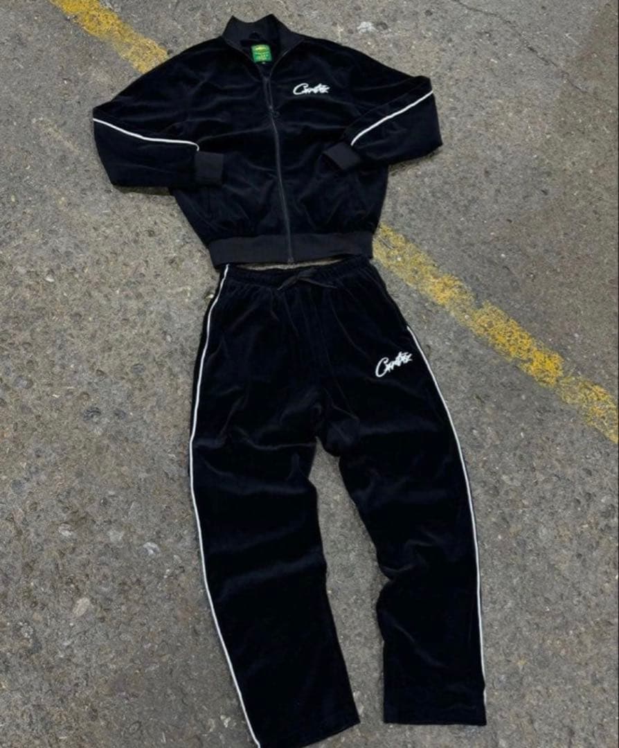 ✨️Corteiz✨️】ブラック ベロア セットアップ - メルカリ