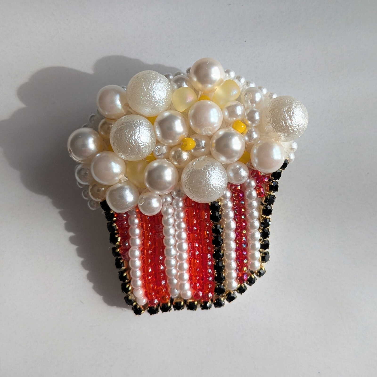 ビーズ刺繍 ポップコーンブローチ - ZUMIGAKU | minne byGMOペパボ