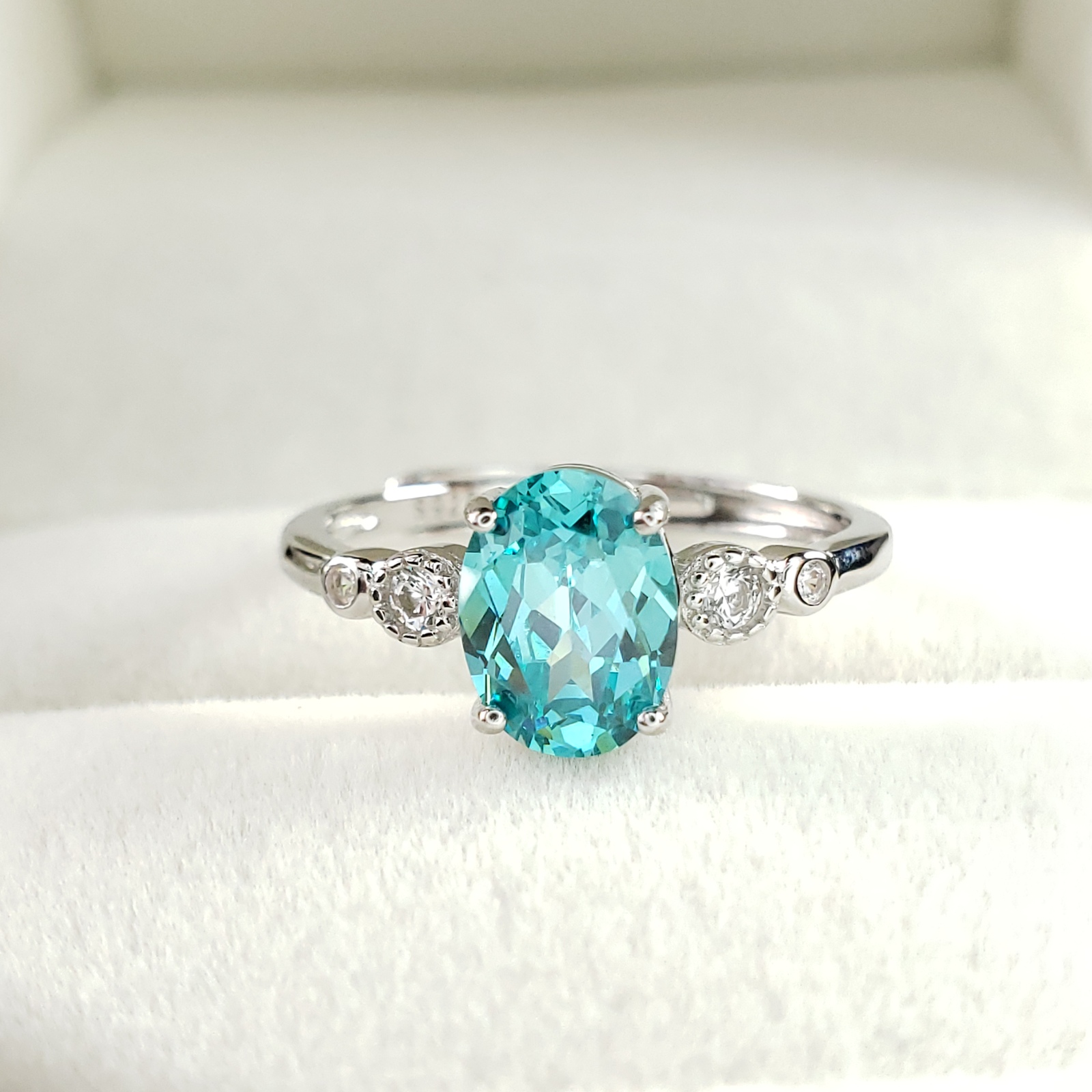 奇跡の煌めき✨ パライバトルマリン 人工宝石 オーバル 8x6mm リング