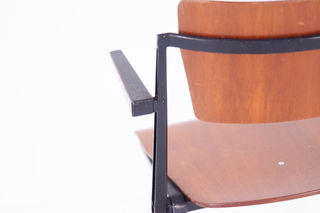 ピラミッドチェア アームレスト付 | Pyramid chair with armrest