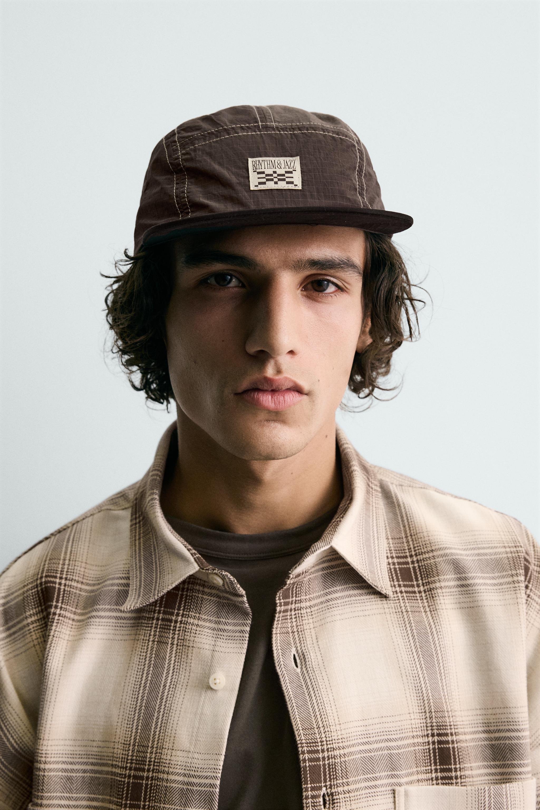 パッチ付きフラットバイザーキャップ - ブラウン | ZARA Japan / 日本