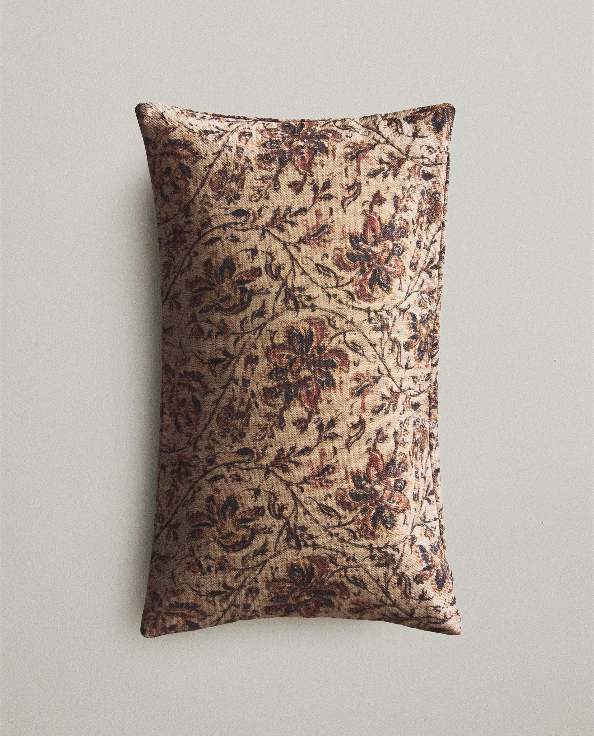 ソファとリビングルームの装飾クッション | Zara Home 日本/Japan