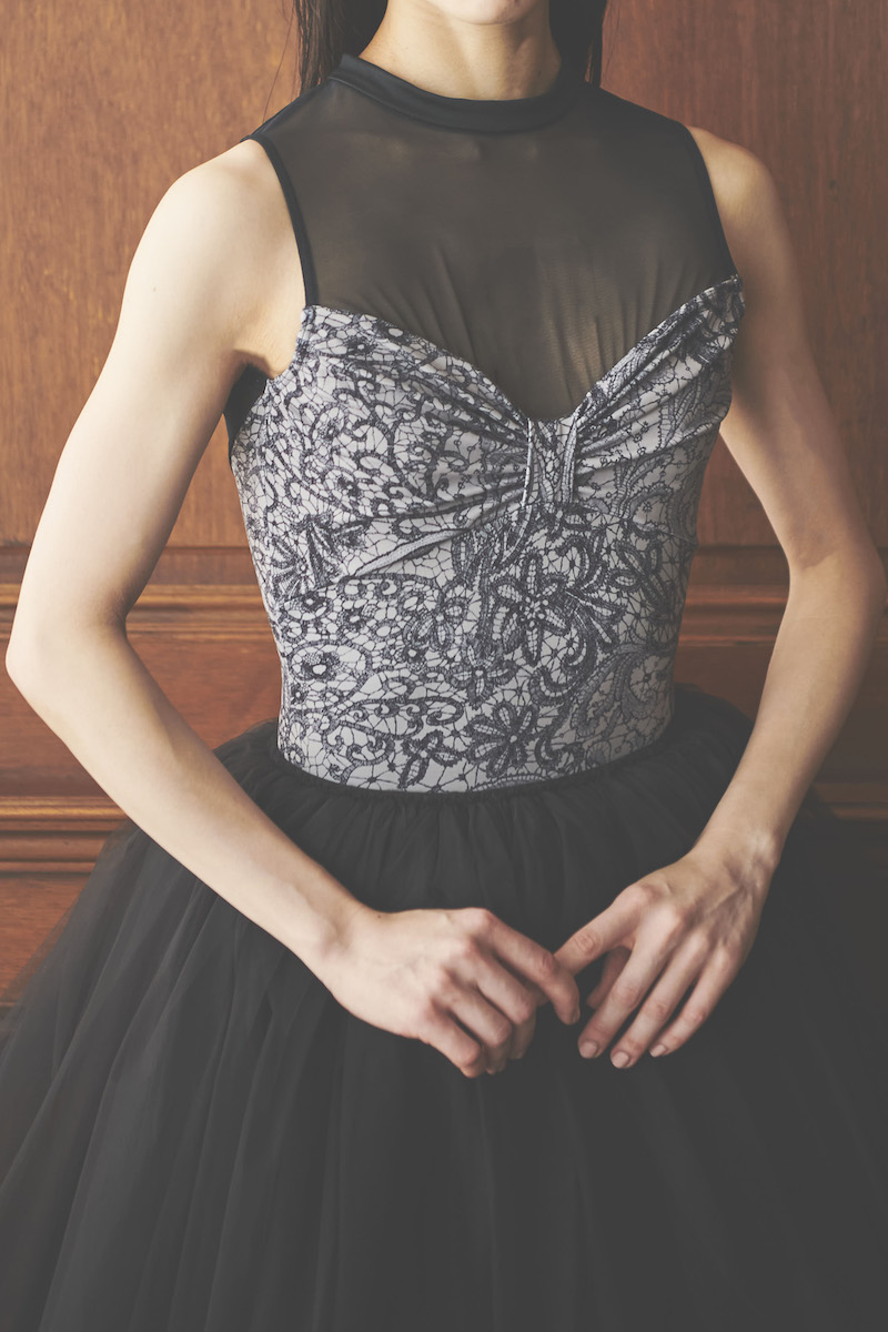 stina / type Y neck ribbon / eternal lace etoupe