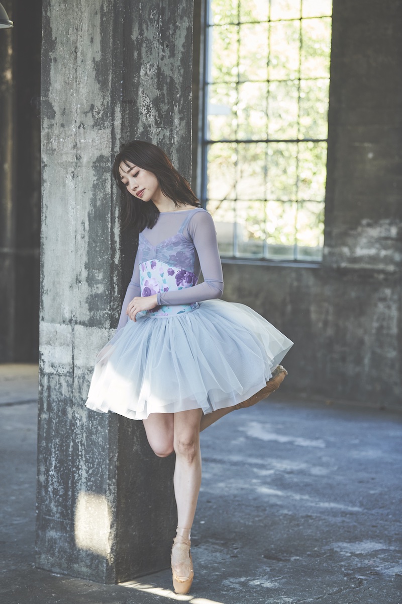 stina / type L long ribbon / classic flower gray