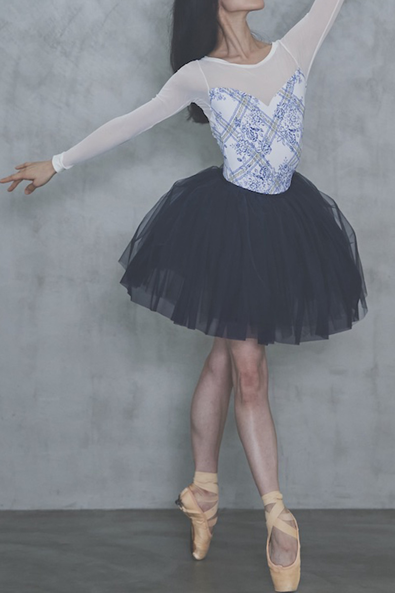 stina / type W grateful / fantasy dark navy