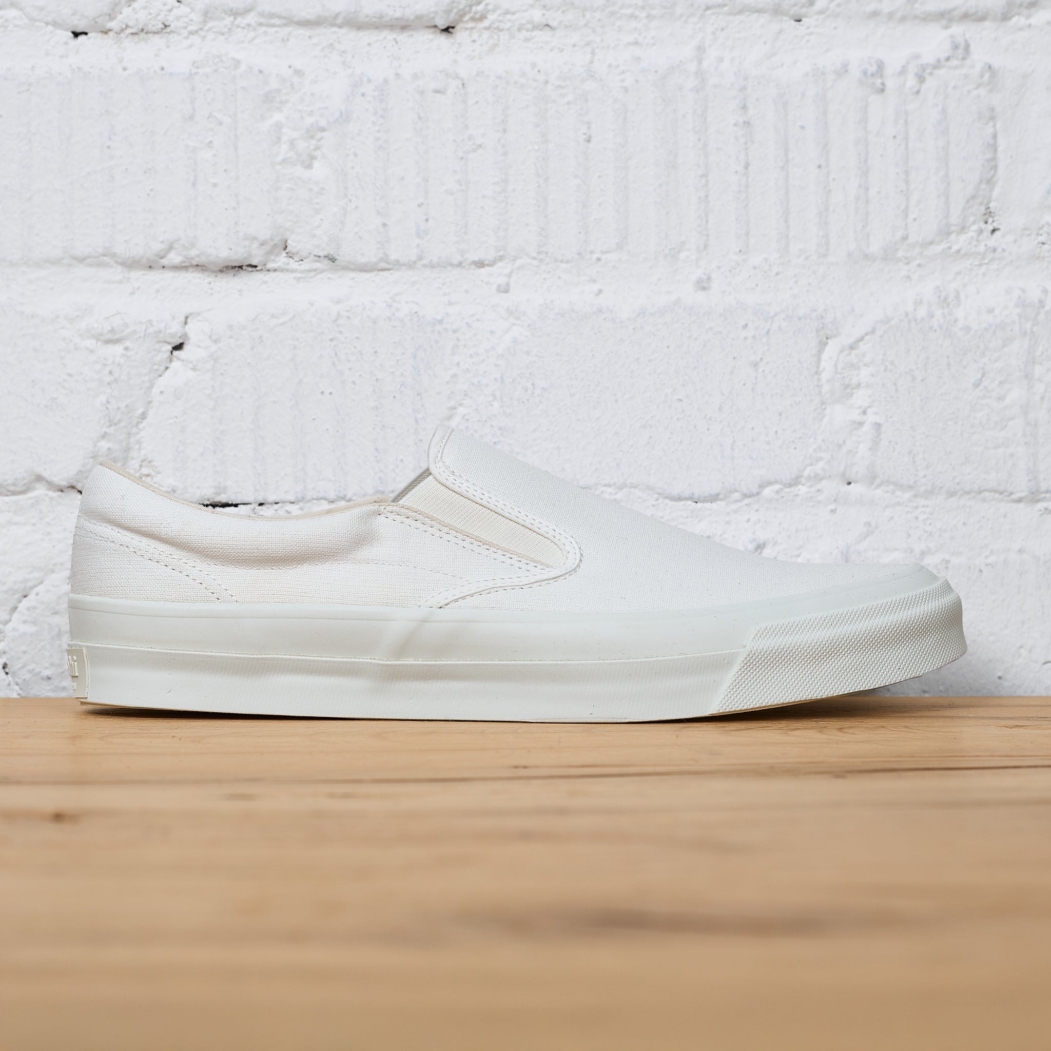 asahi | deck slip-ons 040 white – stuf|f-official