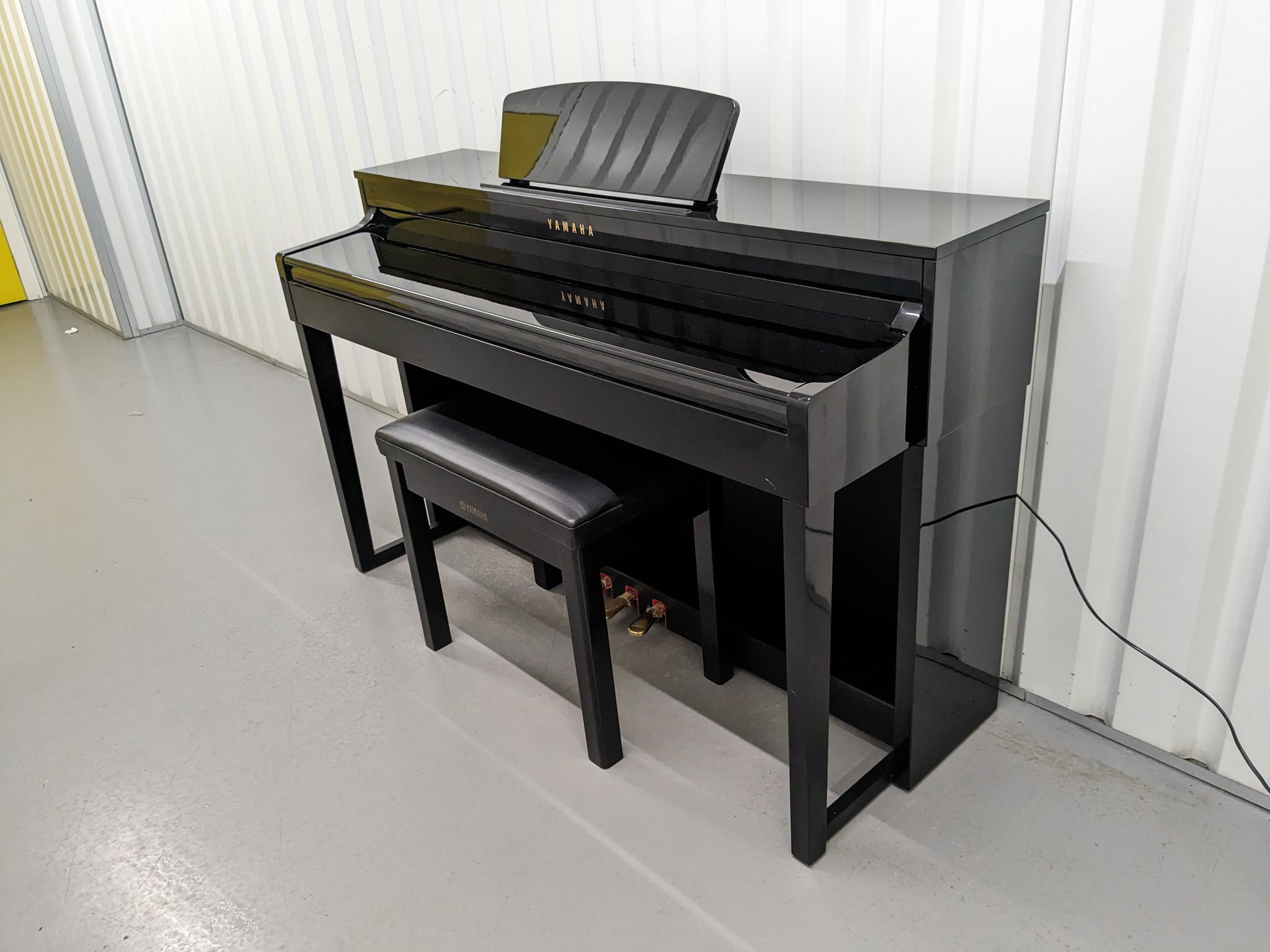 Yamaha Clavinova CLP-430PE in polished ebony glossy black + stool
