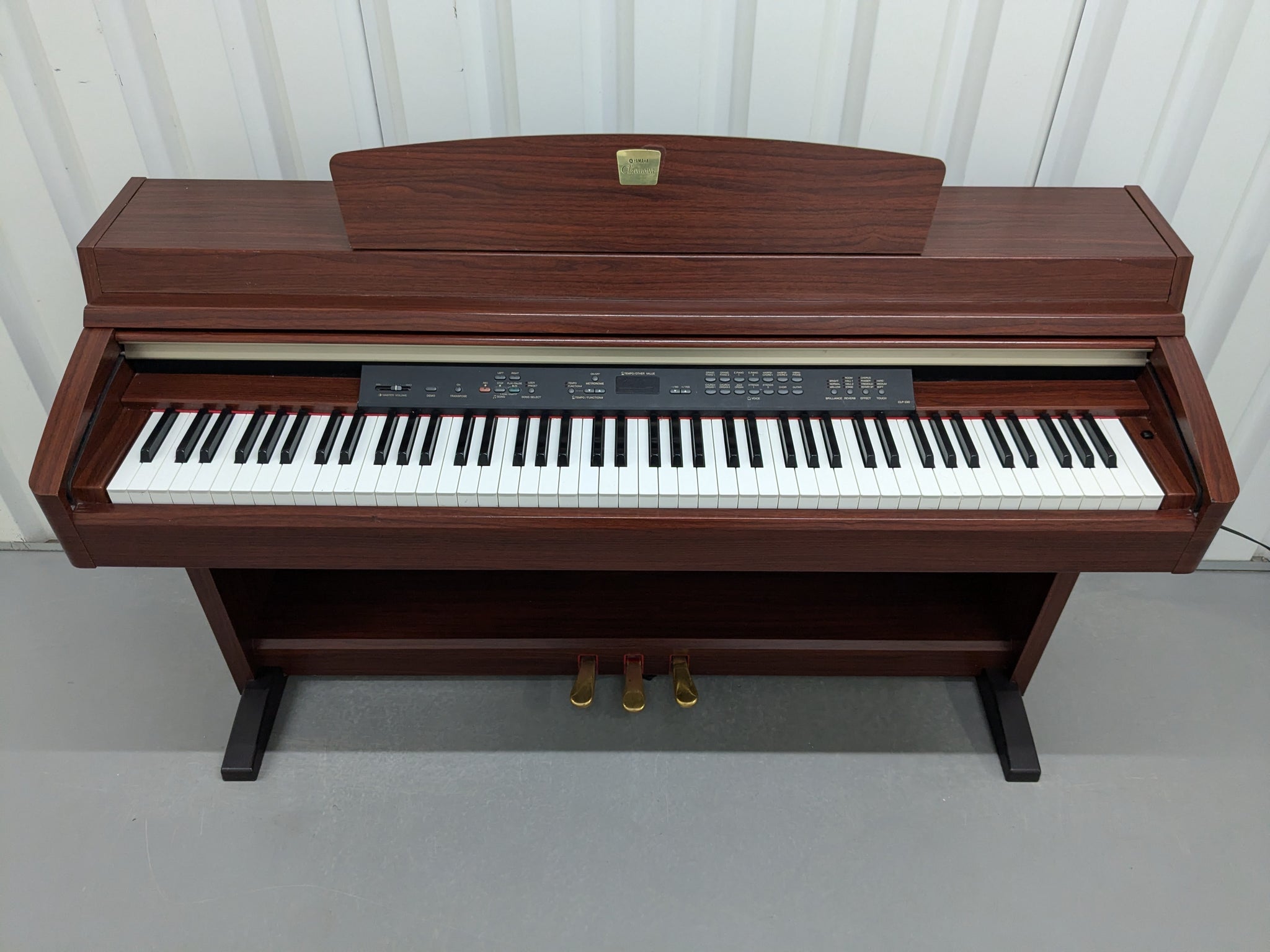 Yamaha Clavinova CLP-230 Digital Piano in mahogany finish stock nr