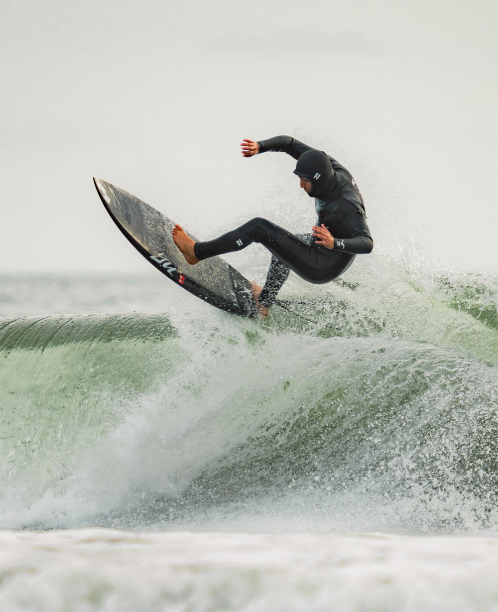 これ一着でどんな寒さにも対応。ビラボンのフード付き一体型「2WAY